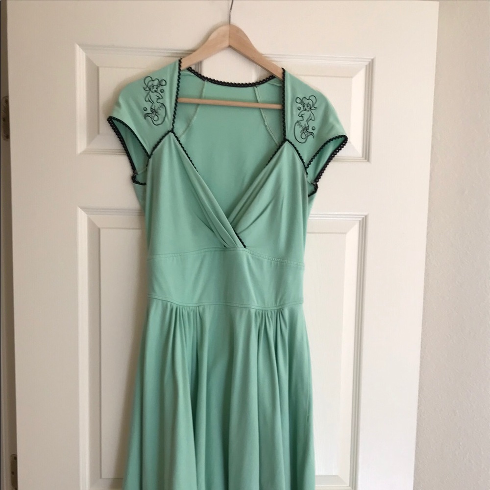 Luscious dress in mint.